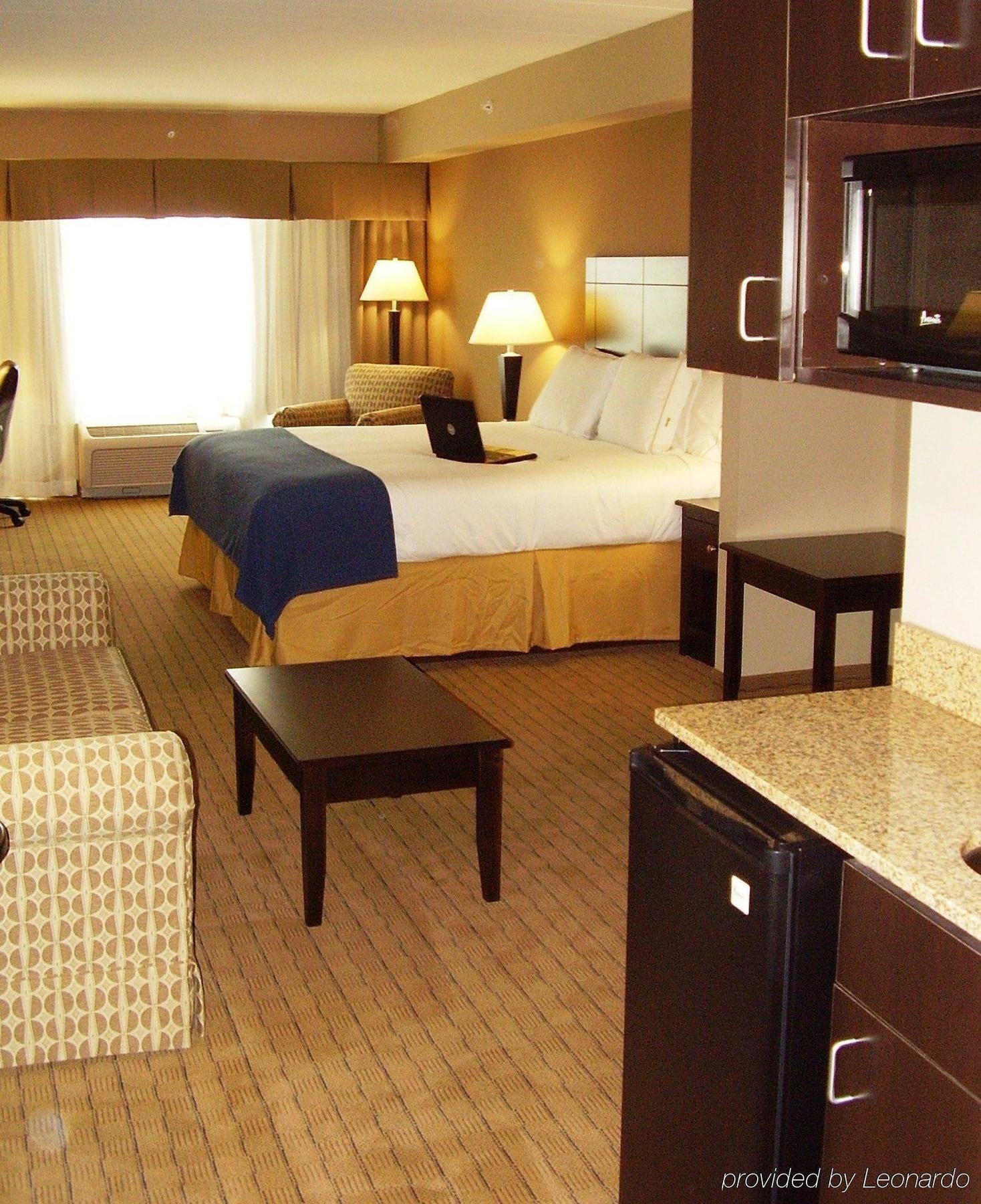 Holiday Inn Express Hotel & Suites Fort Myers East - The Forum, An Ihg Hotel Zimmer foto